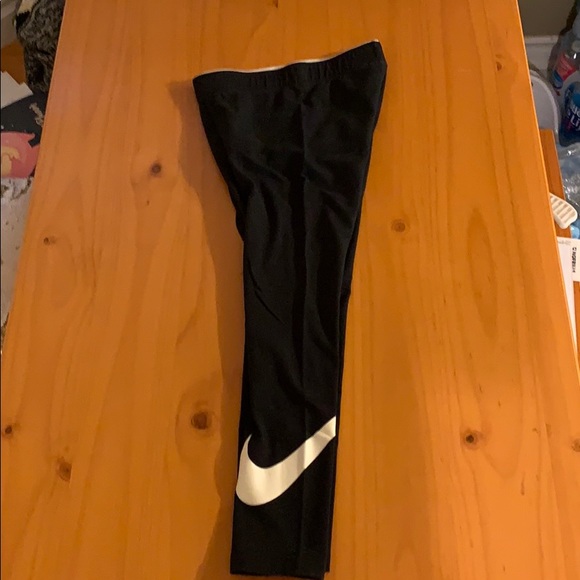 Nike Pants - Nike Capris Leggings